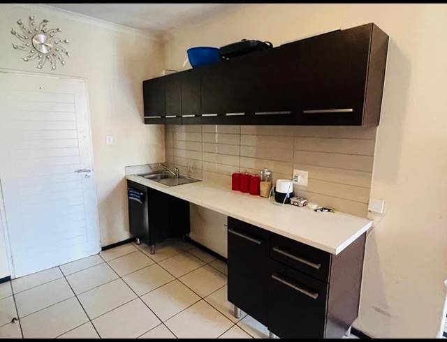 2 BEDROOM APARTMENT FOR SALE IN OAKDENE